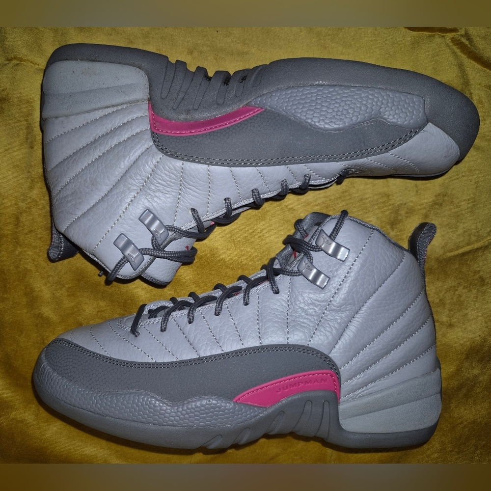 Jumpman Air Jordan 12 Retro Wolf Grey Vivid Pink Size 6 Youth